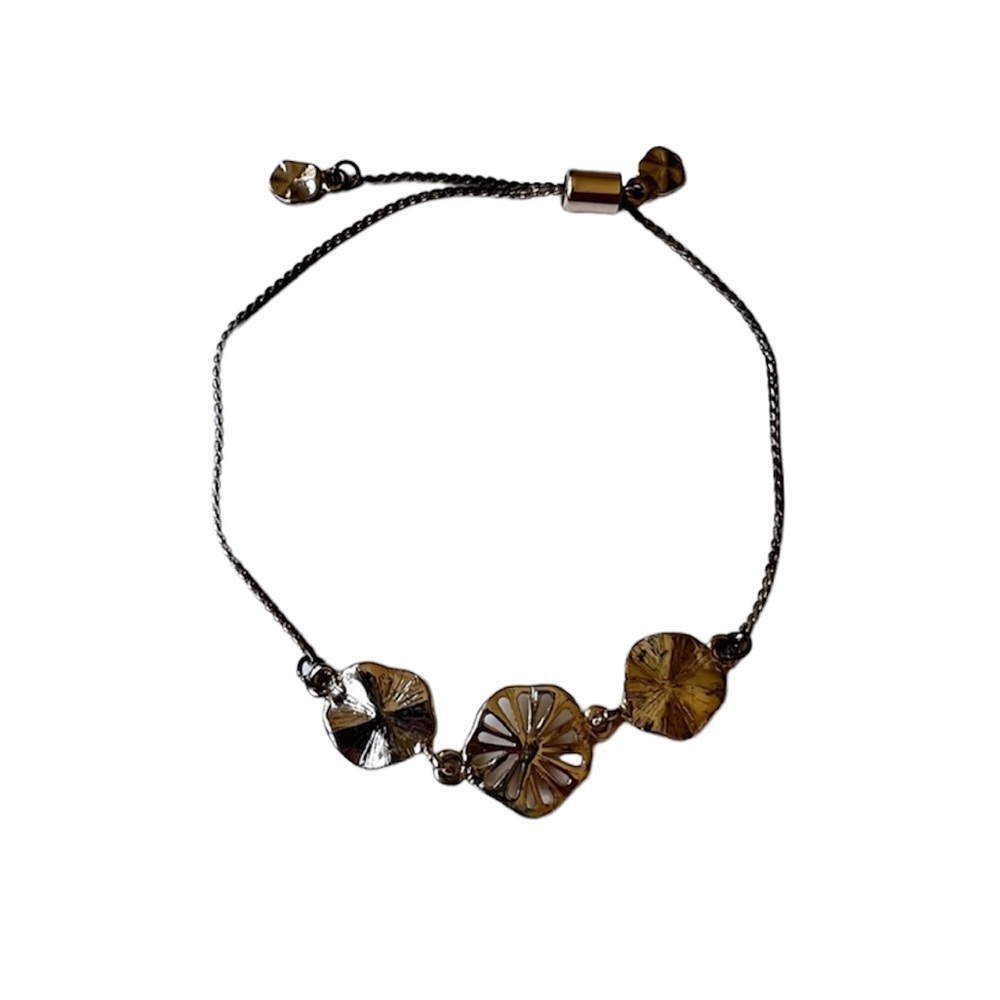 NWOT New without tags Charming Charlie Gold Seashell Beach Adjustable Bracelet